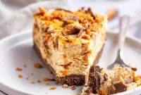 Decadent Butterfinger Pie Recipe: Chocolate Peanut Butter Slice