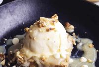 Applebee’s-Style White Chocolate Blondies with Maple Cream Sauce