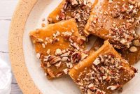 Graham Cracker Praline Recipe — Crunchy Caramel Candy Tutorial