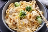 Creamy Instant Pot Chicken Fettuccine Alfredo with Broccoli