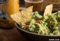 Creamy Vegan Guacamole Recipe for Parties and Snacks
