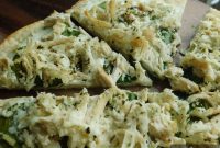 Light Alfredo Pizza Recipe with Creamy Garlic Sauce and Veggies