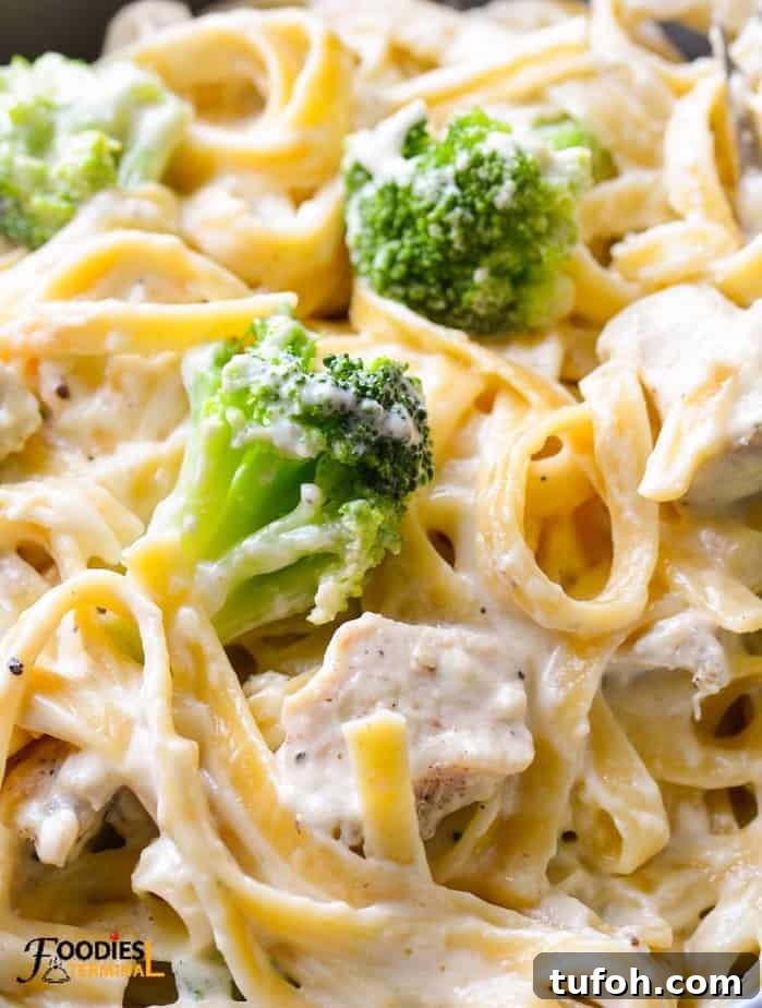 Creamy Instant Pot Chicken Fettuccine Alfredo with Broccoli 2 instant pot chicken fettuccine alfredo with broccoli and cream cheese
