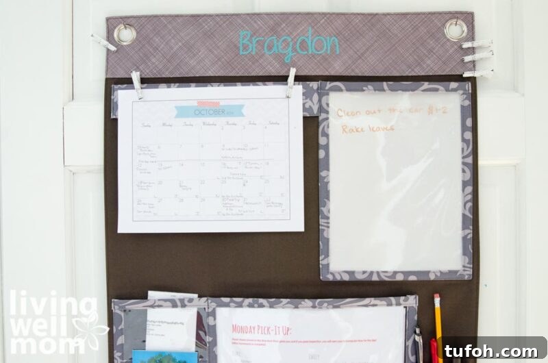 Create a Home Command Center: 18 Stylish Layout Ideas 3 diy family schedule organizer