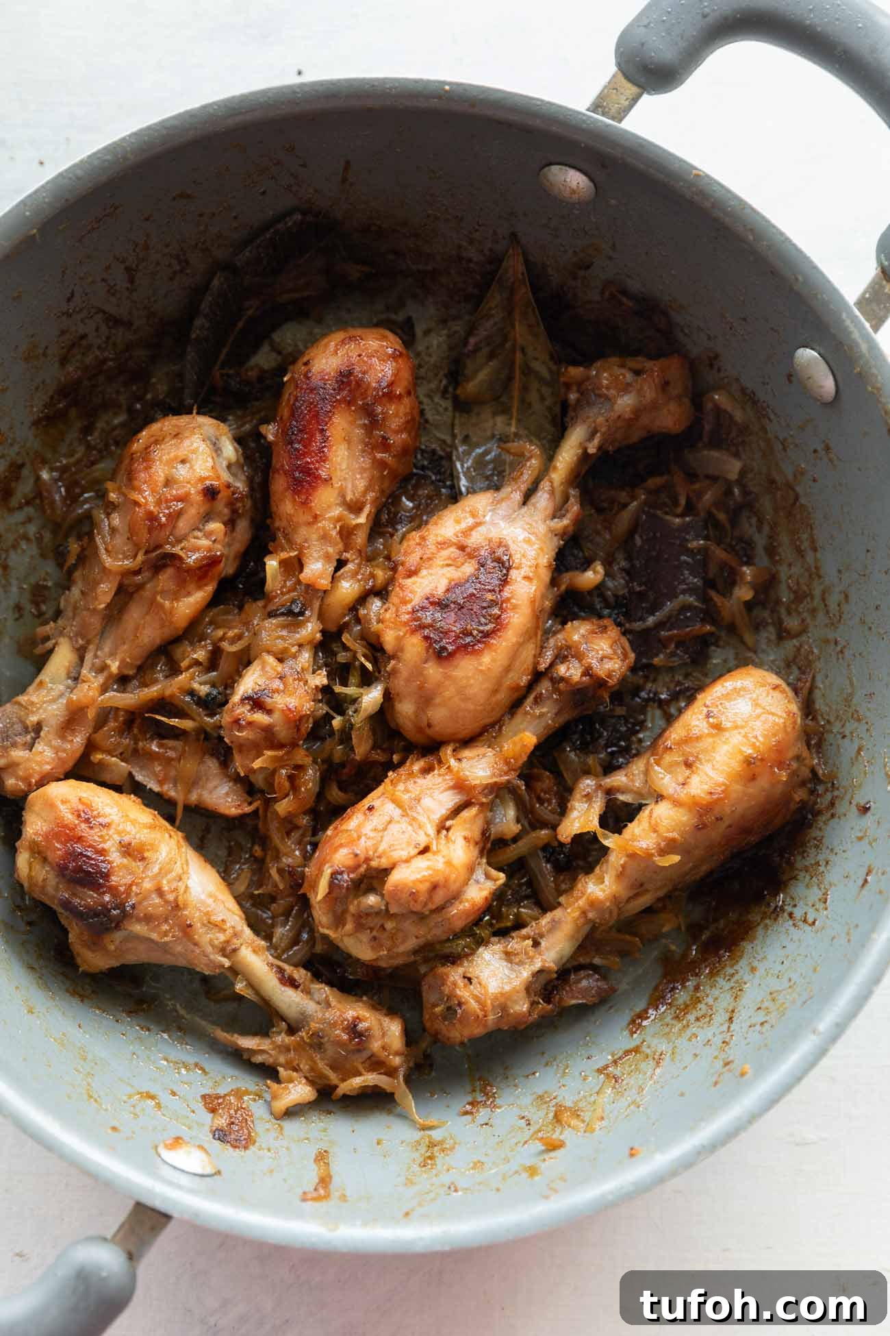 Picture of onion chicken in a grey pan