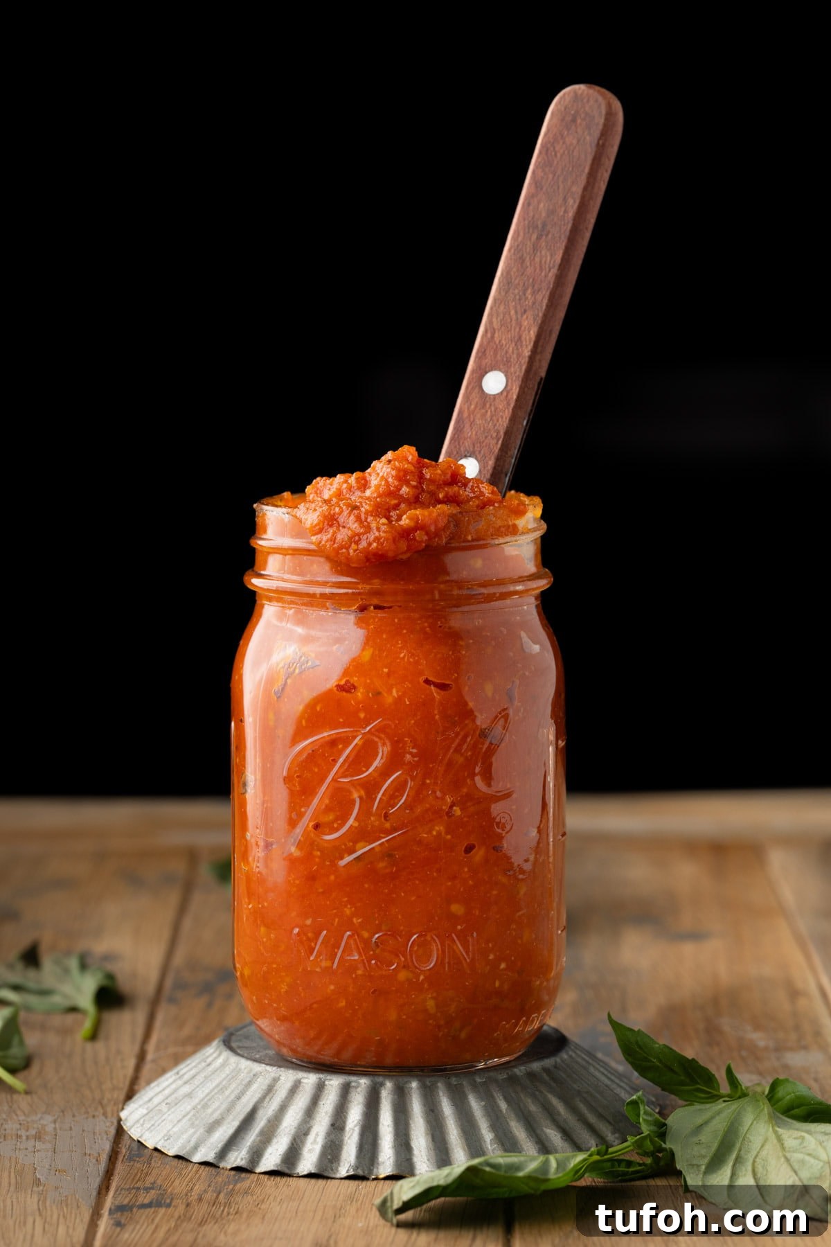 Jarred pizza sauce made from fresh tomatoes on the vine. 