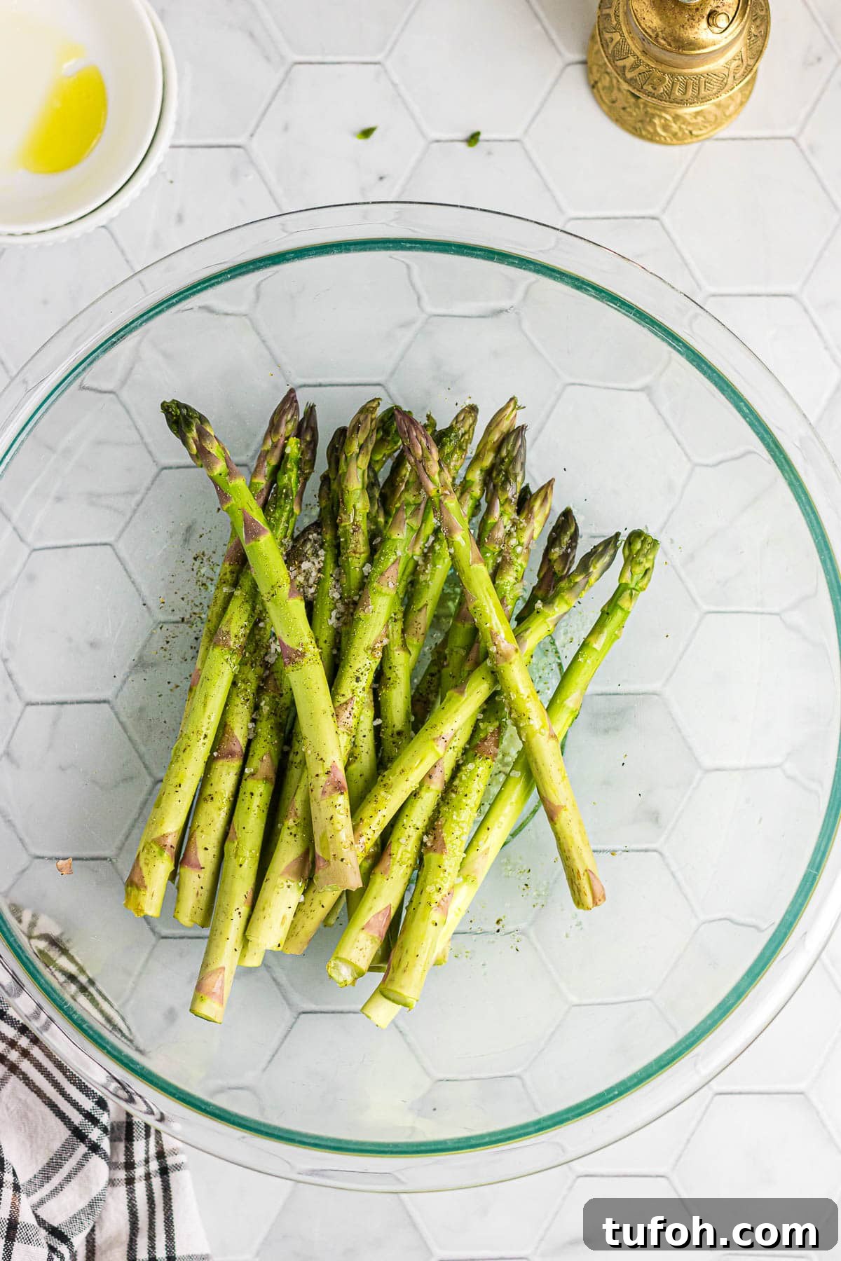 Crispy Oven-Roasted Asparagus with Garlic and Lemon 4 Asparagus spears in a glass bowl.